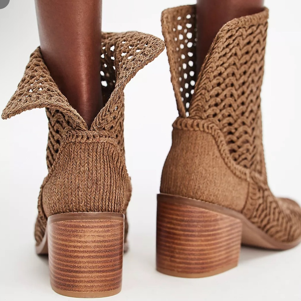 KELSI DAGGER BROOKLYN
EMERY WOVEN BOOTS - Picture 4 of 9